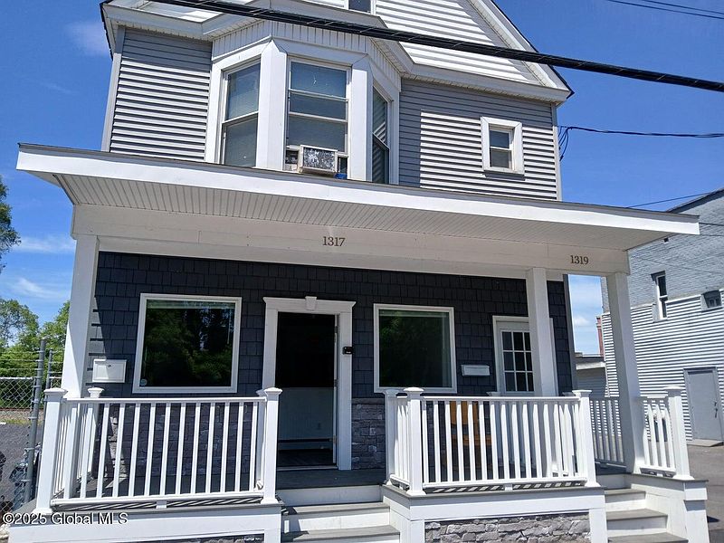 2nd image of 1317 Lower Broadway