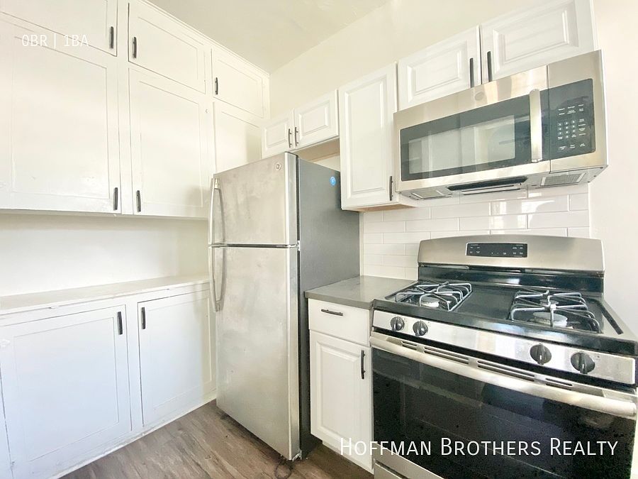 1st image of 563 N Heliotrope Dr #205A
