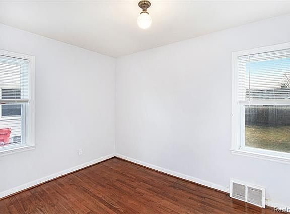 5th image of 28210 Asmus St