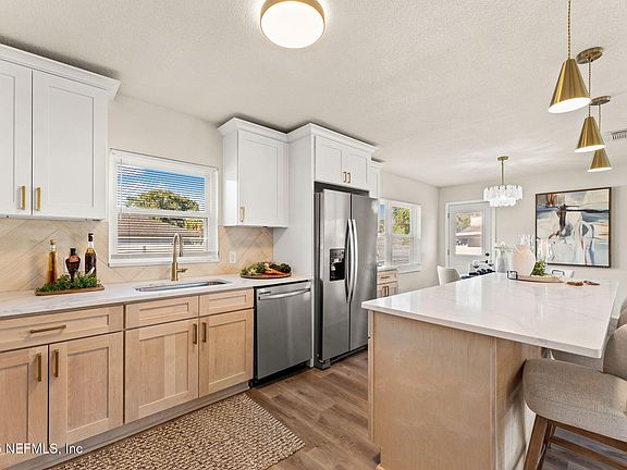 5th image of 1533 BENTIN Drive N