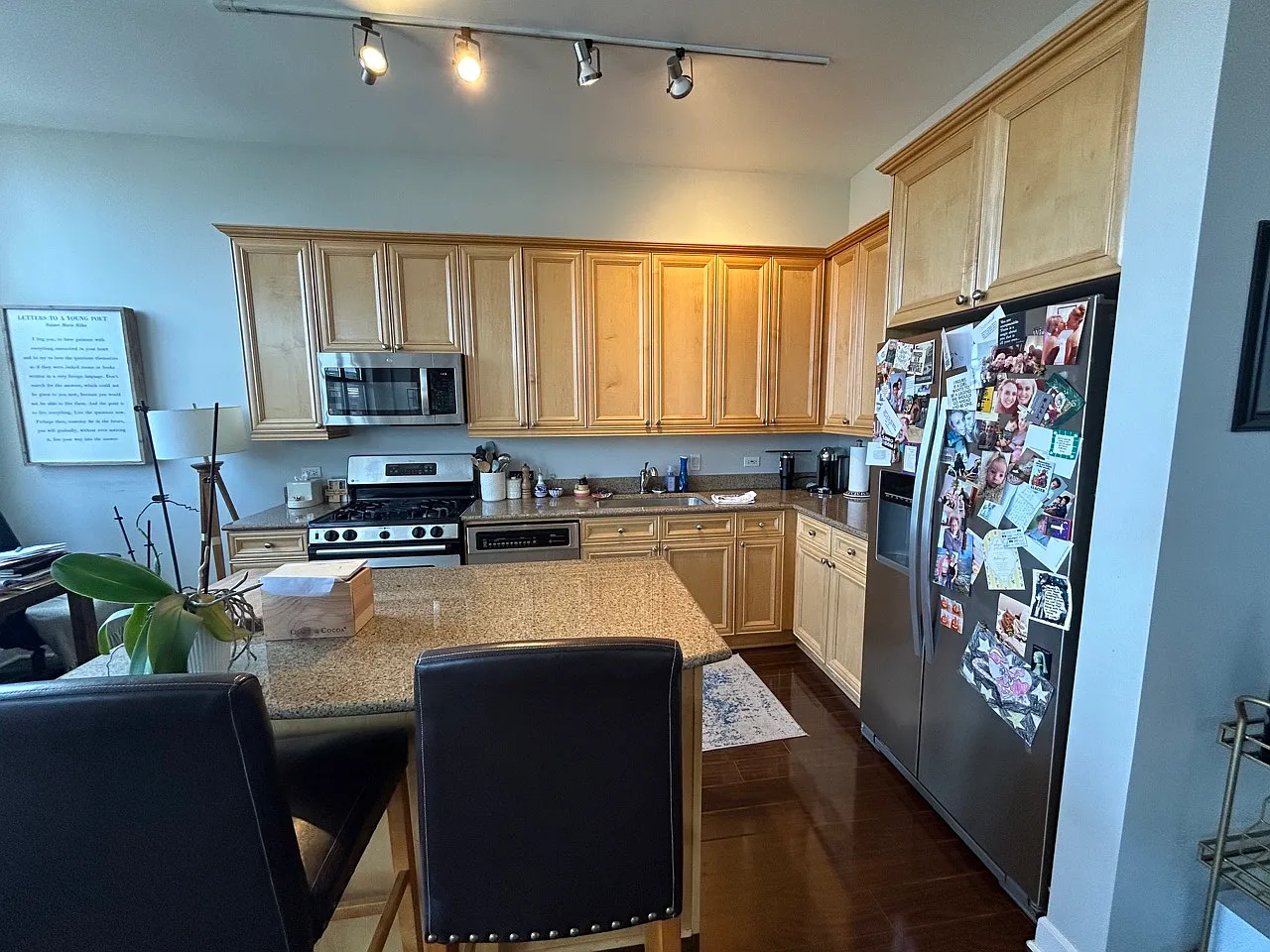 1 bed, 887 sqft, $2,990 — Photo 2