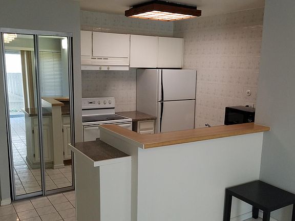 5th image of 215 Boardwalk Ave APT C