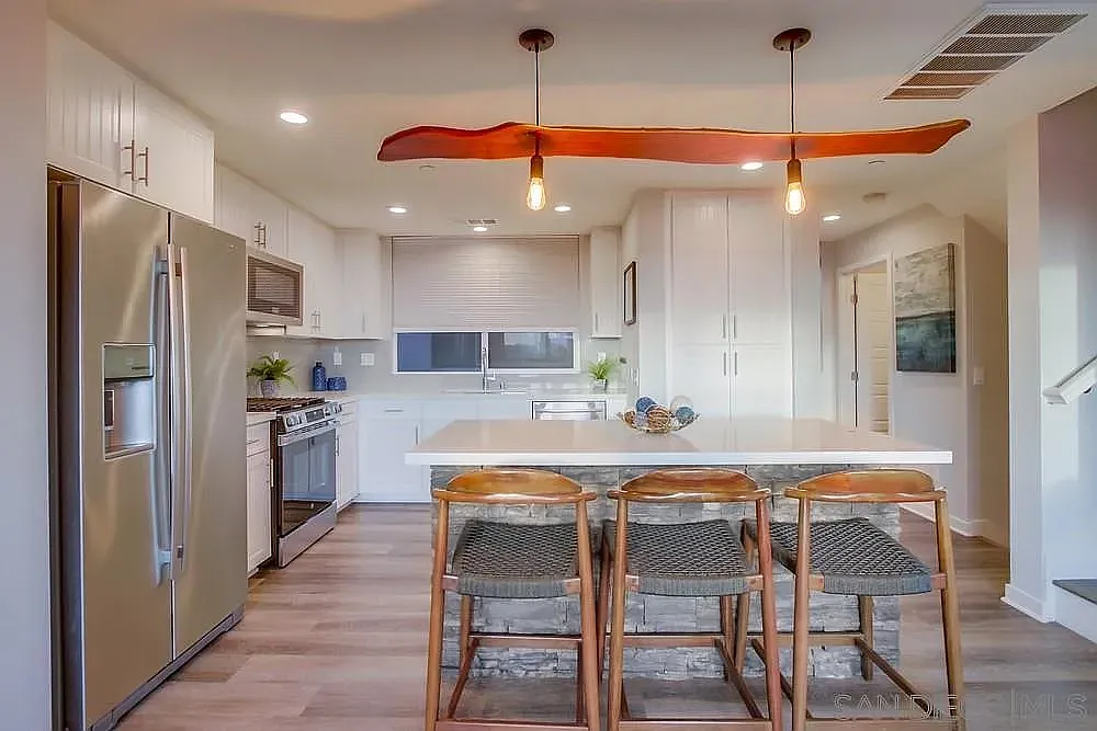 2 bed, 2.5 bath, 1337 sqft, $4,375 — Photo 4