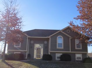 800 Wild Wood Dr, Pleasant Hill, MO 64080