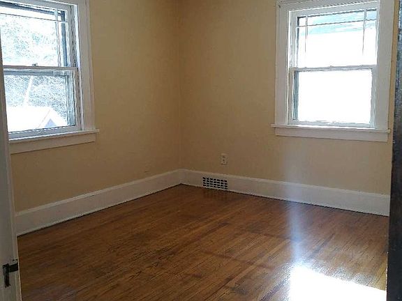 3rd image of 215 N Day Ave
