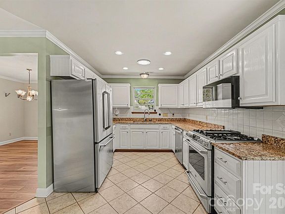 3rd image of 7329 Bailywick Dr