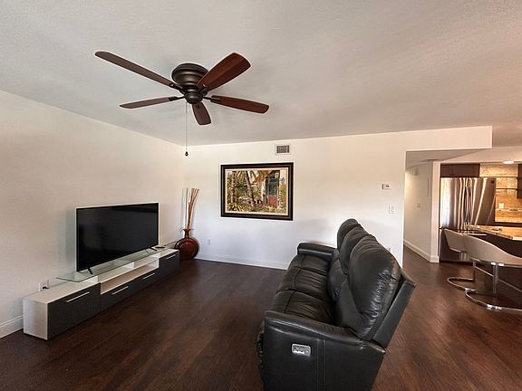 High Quality leather reclining sofa
55 inch TV