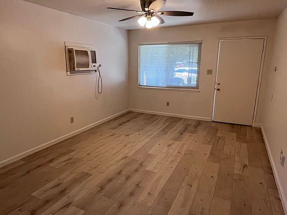 4th image of 3604 Elkhorn Blvd
