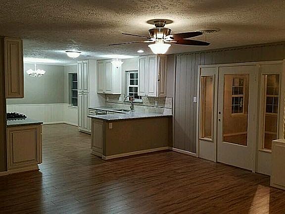 5th image of 1901 Happy Valley Dr