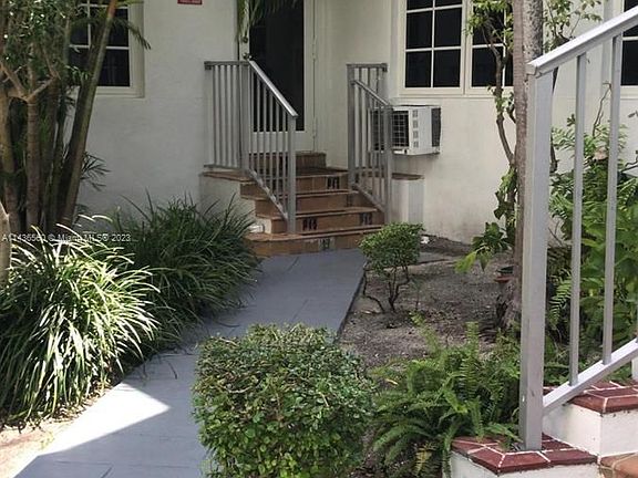 4th image of 320 W 25th St #8