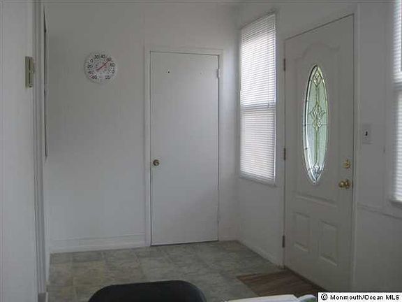 3rd image of 12 Valley Stream Drive #B
