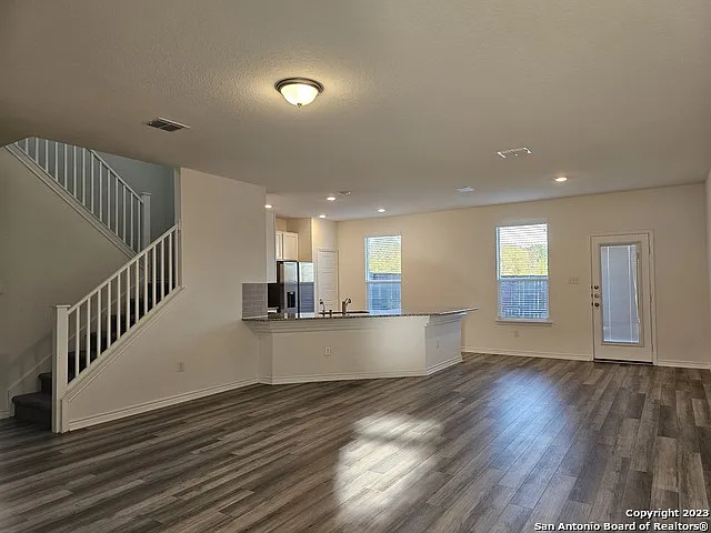 3 bed, 2.5 bath, 1855 sqft, $2,175 — Photo 2