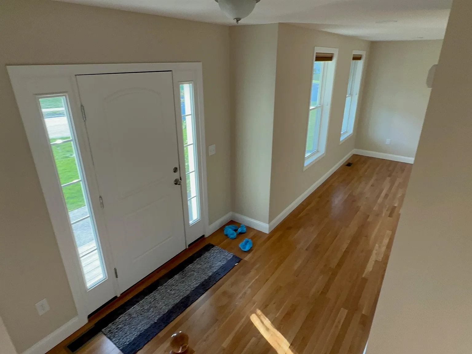 4 bed, 2.5 bath, 2168 sqft, $4,550 — Photo 3