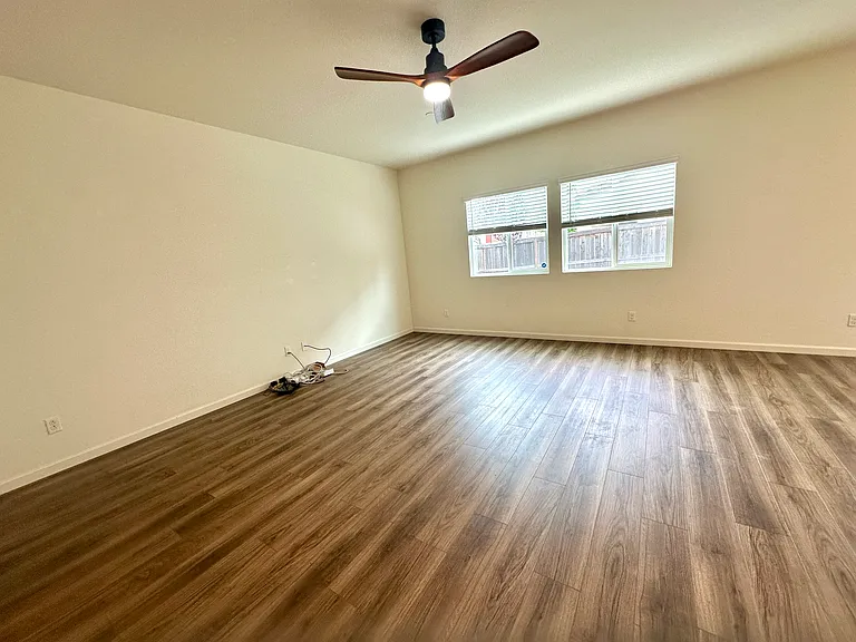 301 Welton Ct — Photo 9