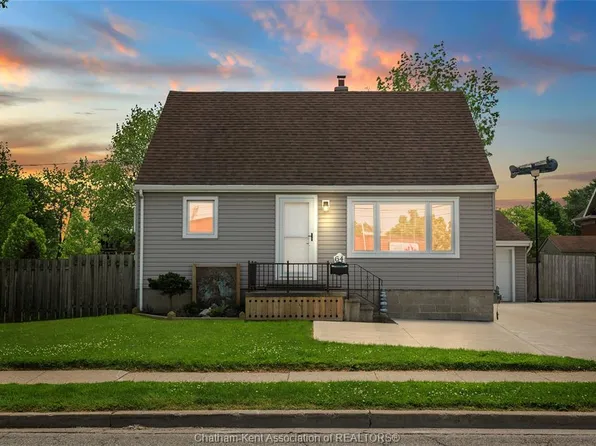 64 Park Ave E, Chatham Kent, ON N7M 3V4
