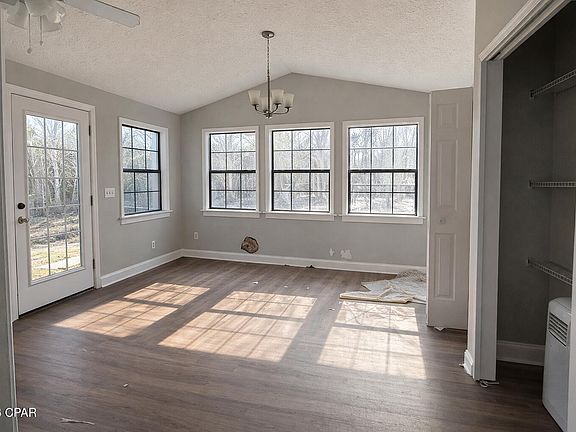 5th image of 945 Agnes Scott Cir