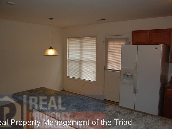 4th image of 1733 Kay St