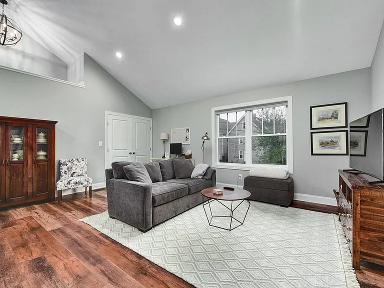 6309 Bridge Ave — Photo 5