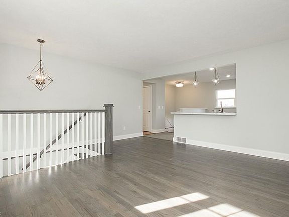 5th image of 42994 Galaxy Dr