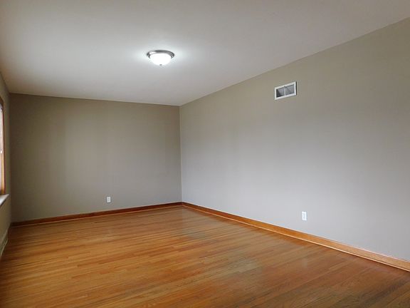 3rd image of 3 Manor Dr