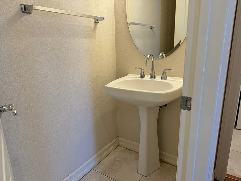 10410 Duxbury Ln #6 — Photo 9