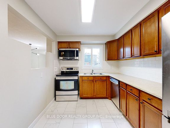 3rd image of 63 Barrett Cres