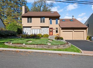 100 Rockingchair Rd, White Plains, NY 10607