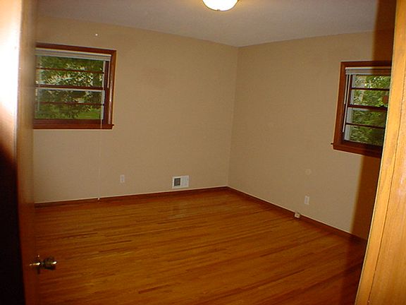 Master bdrm, nice room size