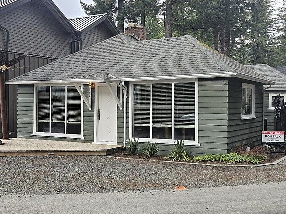 4th image of 389 Alder St