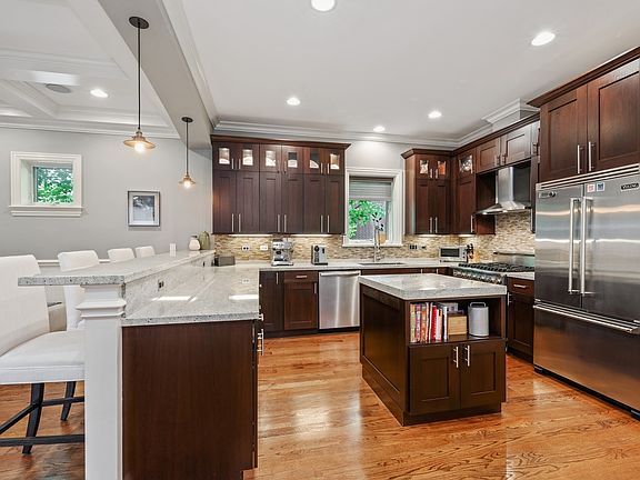 4th image of 1516 W Diversey Pkwy Unit 1