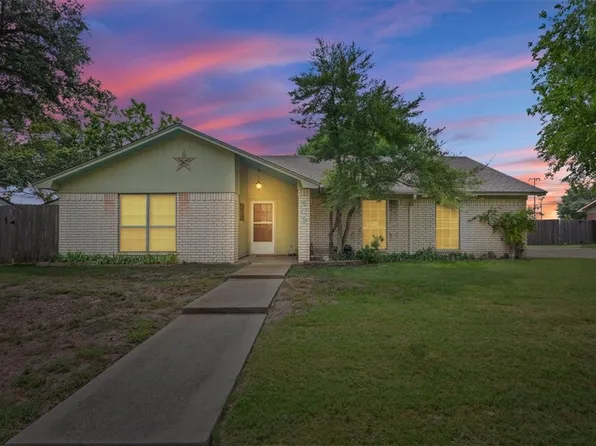 409 Lindenwood Ln W, Hewitt, TX 76643