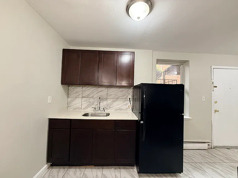 111-112 Lincoln Ave #6 — Photo 3