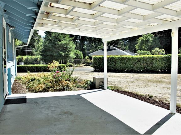 3rd image of 1604 Cypress Way