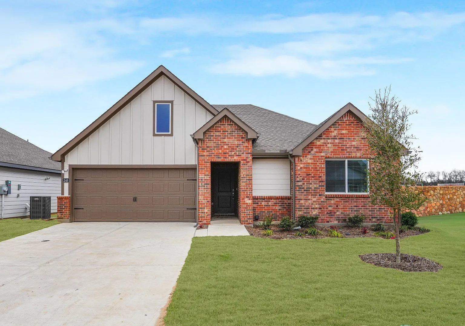 1546 Brooke Drive — Photo 1