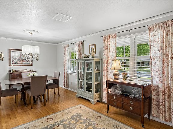 3rd image of 8446 Sweetwood Dr