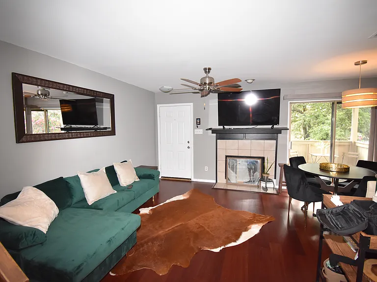 5740 Martel Ave #A12 — Photo 7