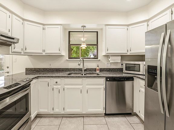 5th image of 2994 Foxcroft Dr