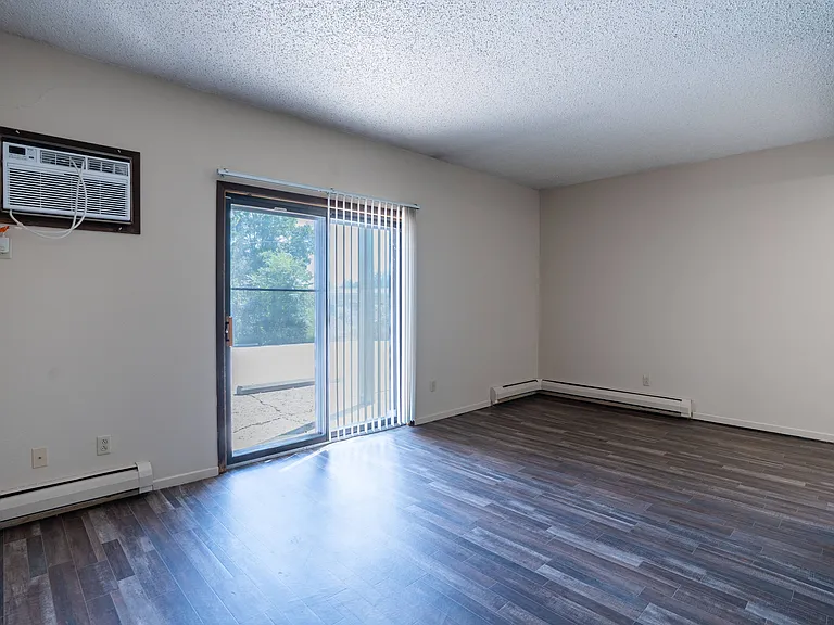 Bismarck, ND Belmont Apartments | 11A | Living