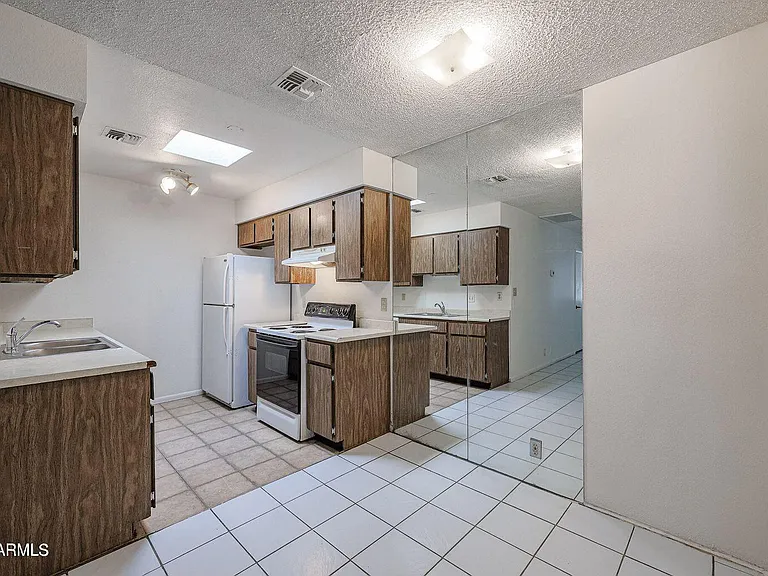 9001 W Elm St #7 — Photo 19
