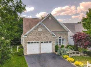 4 Appleby Dr, Helmetta, NJ 08828