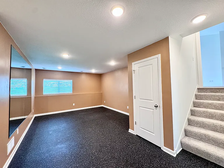 1114 Meadow Ln — Photo 13