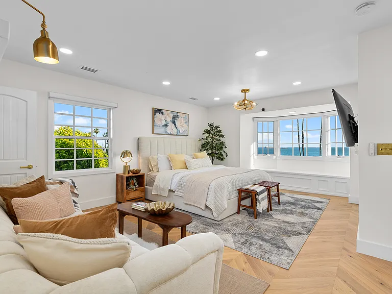 3335 E Ocean Blvd — Photo 1