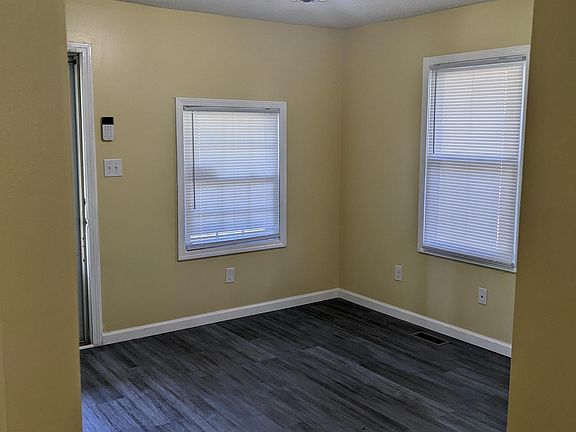 2nd image of 305 E Southern Dr
