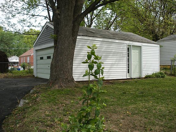 4th image of 8915 Argyle Ave