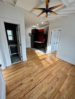 3rd image of 934 De Kalb Ave #105