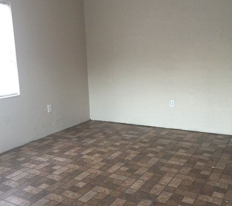 2nd image of 310 Walnut St APT B