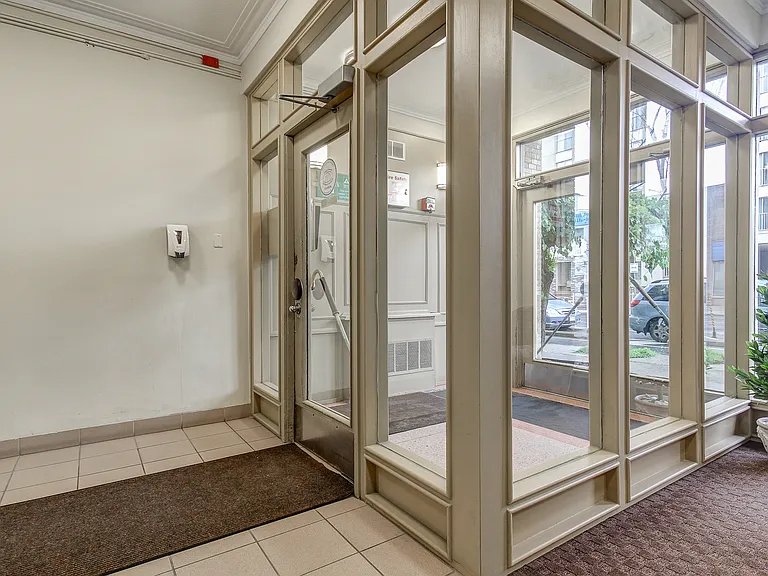 1639 Bloor St W — Photo 11