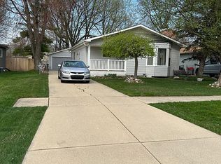 23295 Harvard Shore Dr, Clinton Township, MI 48035