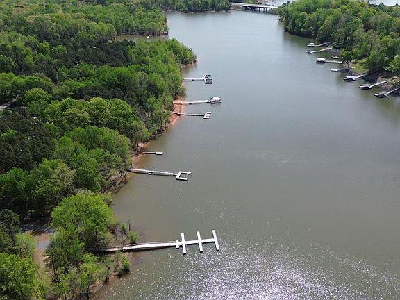5th image of 701 Ferry Hill Trl
