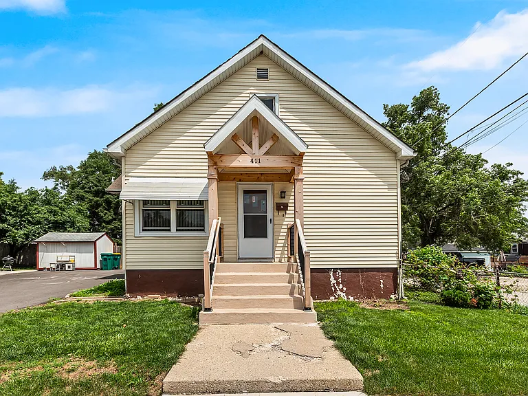 411 Wallace St — Photo 2